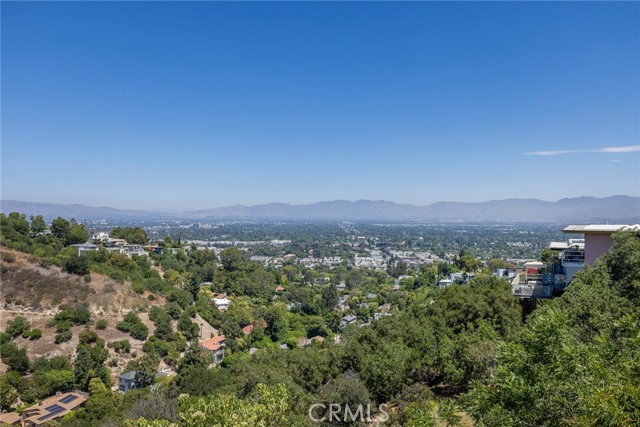 Detail Gallery Image 14 of 19 For 3655 Glenridge, Sherman Oaks,  CA 91423 - 3 Beds | 3 Baths