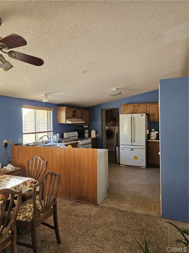 https://media.crmls.org/medias/d75c2e2d-2d20-45fc-84de-d9304c6dc587.jpg?preset=X-Large