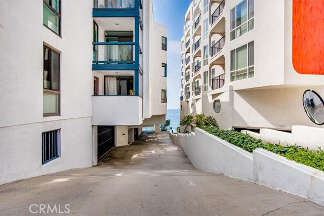 575 Esplanade, Redondo Beach, California 90277, 2 Bedrooms Bedrooms, ,2 BathroomsBathrooms,Residential,Sold,Esplanade,SB22072005