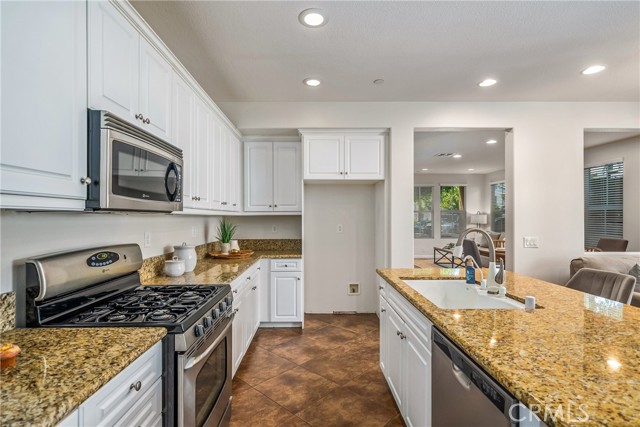 Detail Gallery Image 12 of 55 For 6363 Marbella Ln, Corona,  CA 91752 - 4 Beds | 2 Baths