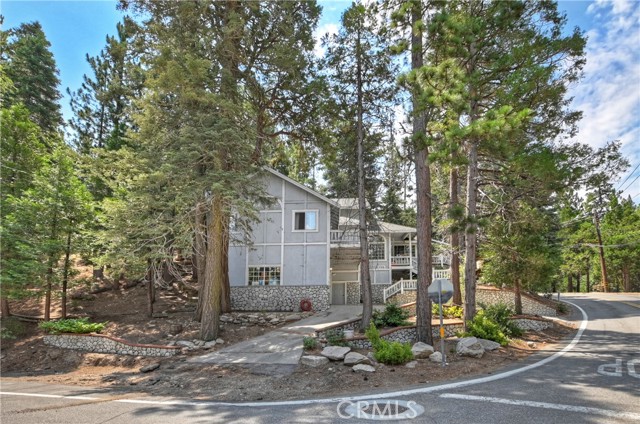 26746 Oakmont Drive, Lake Arrowhead CA: https://media.crmls.org/medias/d75dc428-7a94-4c5d-afec-de31d5fc9a75.jpg
