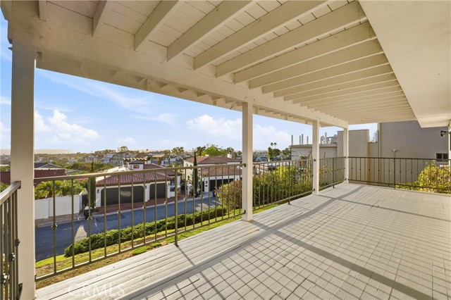 Detail Gallery Image 13 of 23 For 424 Mendoza Ter, Corona Del Mar,  CA 92625 - 3 Beds | 6 Baths