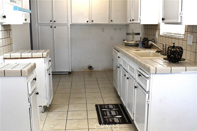 1956 Calle Arboleda, Hemet CA: https://media.crmls.org/medias/d75e9d87-f907-4282-8423-17ccdf563b3b.jpg