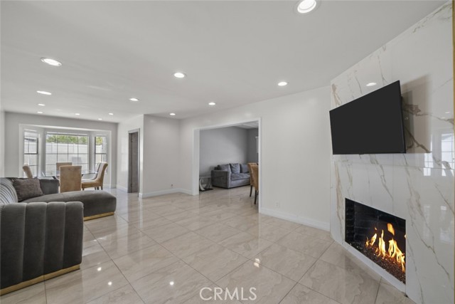 Detail Gallery Image 9 of 41 For 12628 Stagg St, North Hollywood,  CA 91605 - 4 Beds | 2 Baths