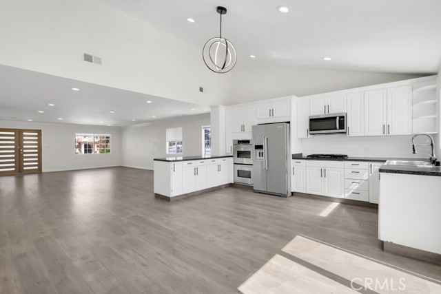 5434 Sylvia Avenue, Tarzana CA: https://media.crmls.org/medias/d75f95ae-1d3c-4a0a-87d3-2db6ef2c608b.jpg