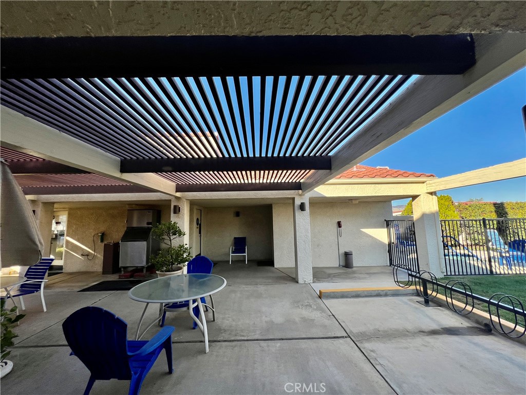https://media.crmls.org/medias/d75fef02-9155-46d7-9ff6-90ad9197937a.jpg?preset=X-Large