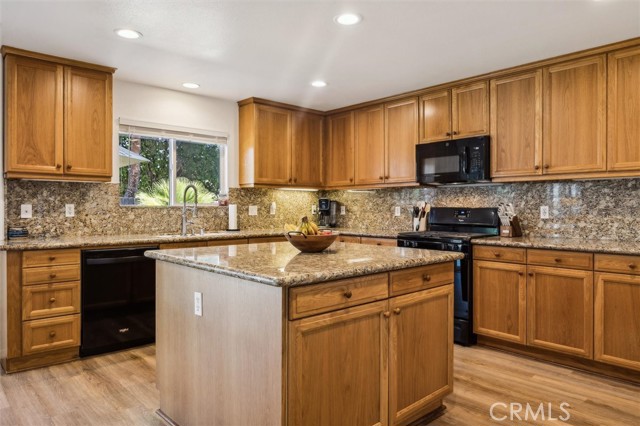 Detail Gallery Image 13 of 51 For 2304 Latigo Ct, Paso Robles,  CA 93446 - 5 Beds | 3 Baths