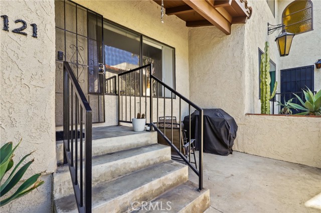 Detail Gallery Image 3 of 32 For 400 S Flower St #121,  Orange,  CA 92868 - 2 Beds | 1/1 Baths