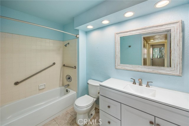 242 E Fern Ave, Redlands CA: https://media.crmls.org/medias/d7615df6-2b80-4cfc-9ec0-68086b36237f.jpg