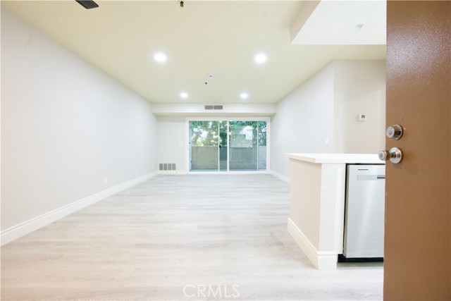 Detail Gallery Image 2 of 20 For 700 W 3rd St #A108,  Santa Ana,  CA 92701 - 2 Beds | 2 Baths