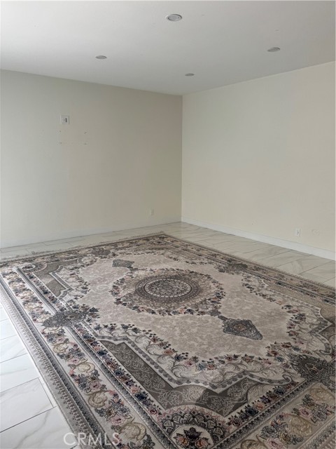 Detail Gallery Image 19 of 31 For 7127 White Oak, Reseda,  CA 91335 - 4 Beds | 3 Baths