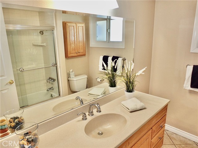 Image 17 of 35 For 2524 Littleton Pl