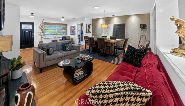 Detail Gallery Image 17 of 34 For 924 Irving Dr, Burbank,  CA 91504 - 4 Beds | 3 Baths