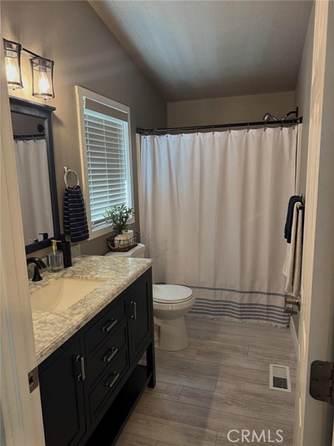 Image 17 of 31 For 627 Ventura  