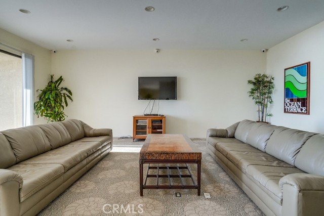 Good, comfortable space that opens to the pool area and enjoys the incredible views.
