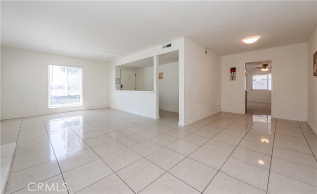 Detail Gallery Image 3 of 13 For 16052 Waikiki Ln, Huntington Beach,  CA 92649 - – Beds | – Baths