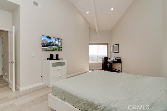 Detail Gallery Image 12 of 21 For 200 Paris Ln #311,  Newport Beach,  CA 92663 - 2 Beds | 2 Baths