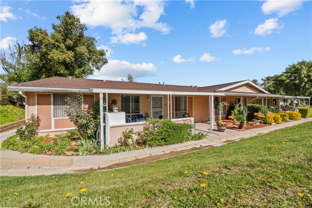 Detail Gallery Image 2 of 36 For 19156 Avenue of the Oaks #B,  Newhall,  CA 91321 - 2 Beds | 1/1 Baths