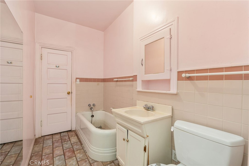 https://media.crmls.org/medias/d76706ee-1a62-4dfe-9155-cf33cfb9caae.jpg?preset=X-Large