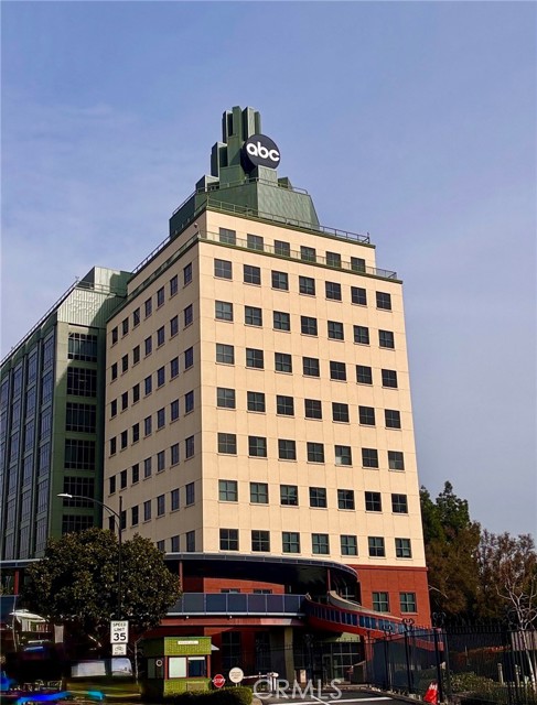 Detail Gallery Image 51 of 51 For 1406 W Valleyheart, Burbank,  CA 91506 - 5 Beds | 3 Baths