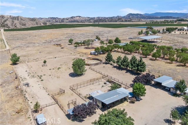 4333 Highway 33, New Cuyama CA: https://media.crmls.org/medias/d76745f1-b72e-436b-b351-d63e3328e9b0.jpg