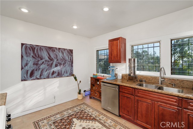 Detail Gallery Image 21 of 35 For 1446 Calumet Ave, Los Angeles,  CA 90026 - 5 Beds | 2/1 Baths