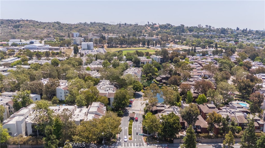 https://media.crmls.org/medias/d76861fa-5858-4c48-87ea-416ee76bb762.jpg?preset=X-Large