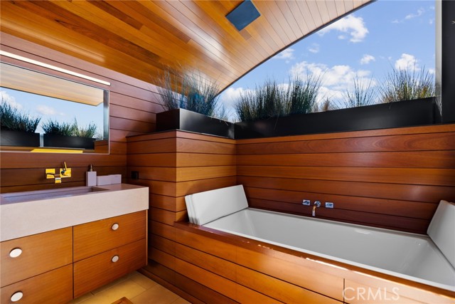 Detail Gallery Image 26 of 32 For 1509 E Bay Ave, Newport Beach,  CA 92661 - 4 Beds | 4/1 Baths