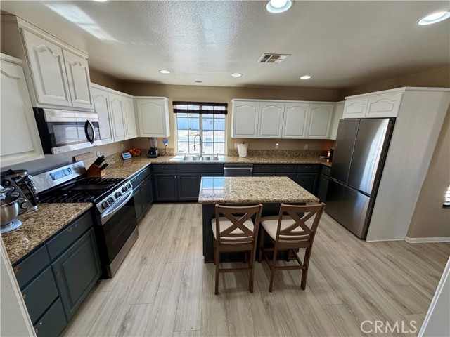 Detail Gallery Image 9 of 29 For 9725 Susan Ave, California City,  CA 93505 - 3 Beds | 2/1 Baths