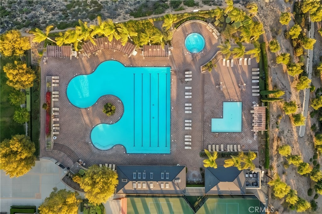 https://media.crmls.org/medias/d76a0aff-a713-4058-a333-bc715d648802.jpg?preset=X-Large