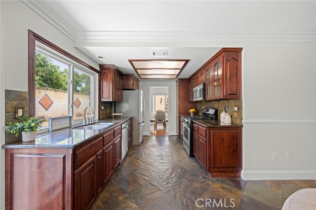 Detail Gallery Image 14 of 44 For 1704 Mulberry Ave, Upland,  CA 91784 - 4 Beds | 2 Baths