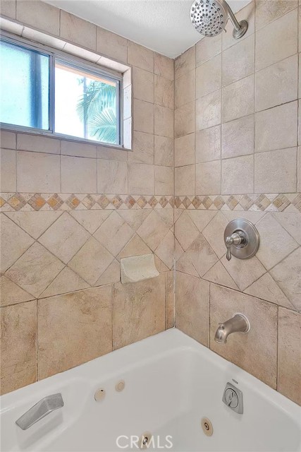 6442 Raymond Avenue, Long Beach CA: https://media.crmls.org/medias/d76a3418-9405-4050-8613-01c7ad6aa4b9.jpg