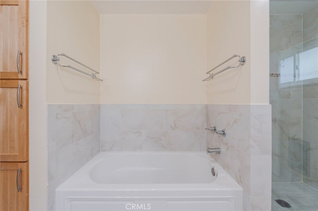 https://media.crmls.org/medias/d76bce50-c2b0-46bd-a9d4-aebbf4497adc.jpg?preset=X-Large