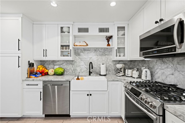 9778 Via Roma, Burbank CA: https://media.crmls.org/medias/d76be1c8-1acd-489a-92af-2be335a4fdd0.jpg