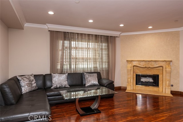 Detail Gallery Image 9 of 44 For 707 Raleigh St #5,  Glendale,  CA 91205 - 3 Beds | 3 Baths