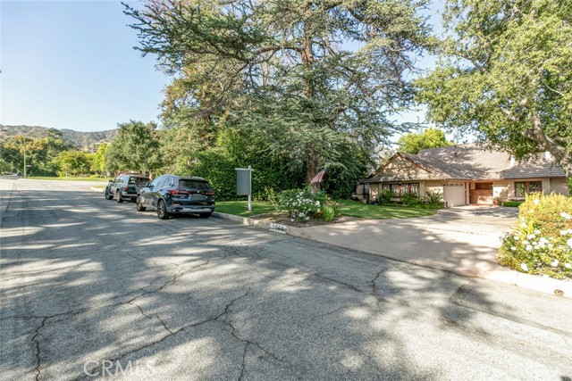 1558 Hillcrest Avenue, Glendale CA: https://media.crmls.org/medias/d76d23b6-eba9-428b-85f9-d97dfbceeaa0.jpg