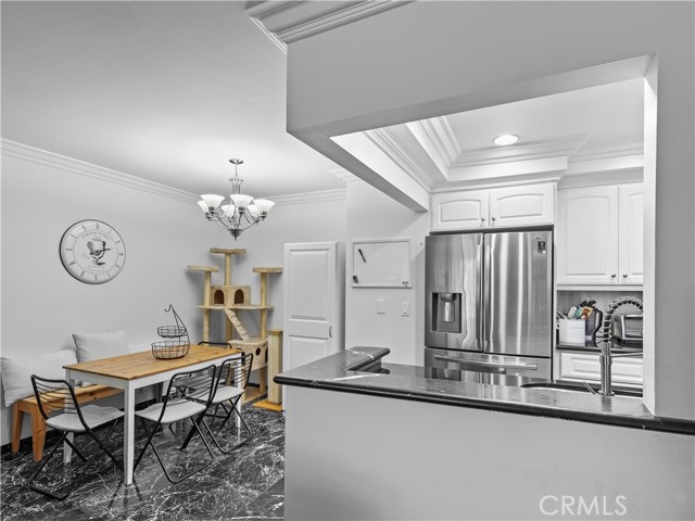 12720 Burbank Boulevard, Valley Village CA: https://media.crmls.org/medias/d76e52f5-44f6-4e6e-8132-059df52771ff.jpg