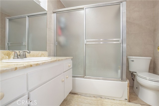 Detail Gallery Image 16 of 27 For 27852 Rosamond, Canyon Country,  CA 91351 - 4 Beds | 2 Baths