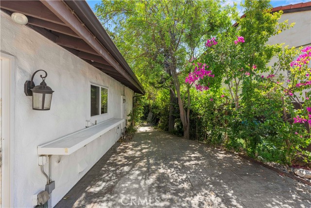 4359 Park Corona, Calabasas CA: https://media.crmls.org/medias/d76f1cbf-01d4-4869-8fa7-c536b59a2f63.jpg
