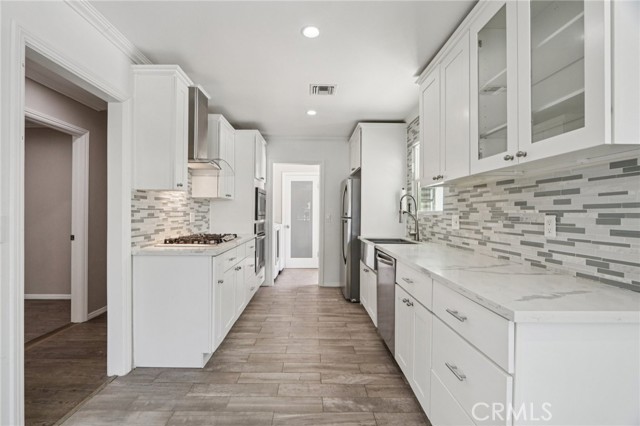 Detail Gallery Image 13 of 51 For 17043 Celtic St, Granada Hills,  CA 91344 - 4 Beds | 3 Baths