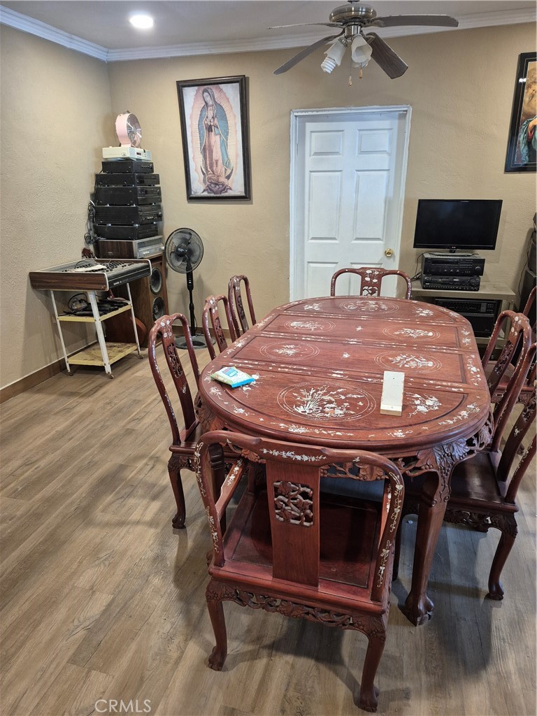 https://media.crmls.org/medias/d77017a7-7f8a-44ba-a0ef-e30c8e2f327d.jpg?preset=X-Large