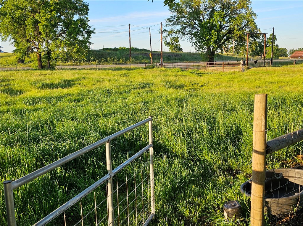 https://media.crmls.org/medias/d7702a68-d88f-4361-aa58-648df372eb42.jpg?preset=X-Large