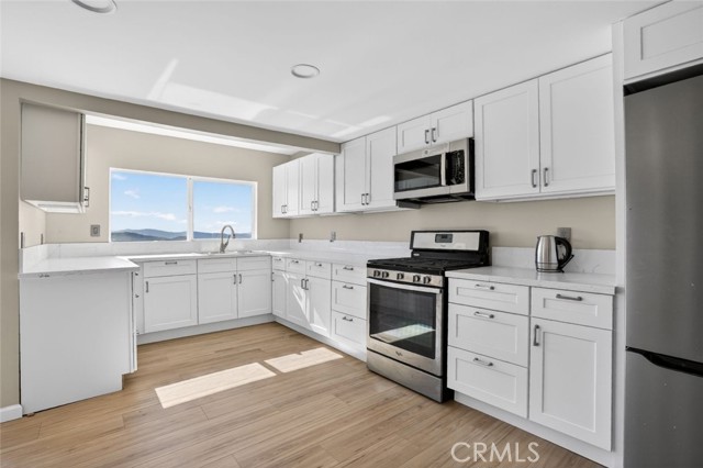 Detail Gallery Image 7 of 30 For 30420 Starland Dr, Tehachapi,  CA 93561 - 3 Beds | 4 Baths