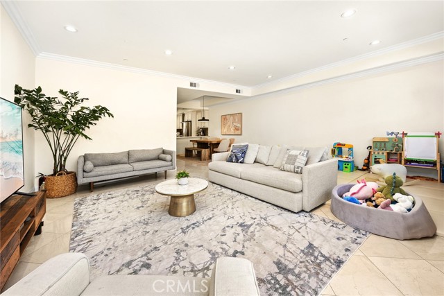 2745 Montrose Avenue, Montrose CA: https://media.crmls.org/medias/d77202e9-f0dc-4fa9-a906-f9be5bb12efe.jpg
