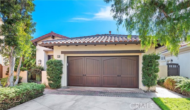 28 Coral Reef Newport Coast, California Ocean, ocean, ocean! This beautifully appointed ocean view home is in the heart of the prestigious Pelican Ridge neighborhood in Newport Coast, minutes to Crystal Cove state park and beach, Pelican Hill golf course, restaurants, and shopping. Amenities include a private pool, spa, and spacious yard in addition to the association pool, tennis, and sports courts. The large open-concept kitchen-family room is perfect for entertaining. Upgrades include hardwood floors, gourmet appliances, granite countertops, a built-in wine rack and refrigerator, a wet bar, and custom paint throughout. Ocean view master is on ground (entry) level with living room, dining room, kitchen and family room. Downstairs are 2 additional bedrooms, a large den and access to the pool and yard.