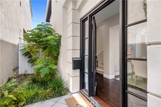 412 Poinsettia Avenue, Corona del Mar CA: https://media.crmls.org/medias/d7729fba-f614-468a-86cc-a3bc8d00e481.jpg
