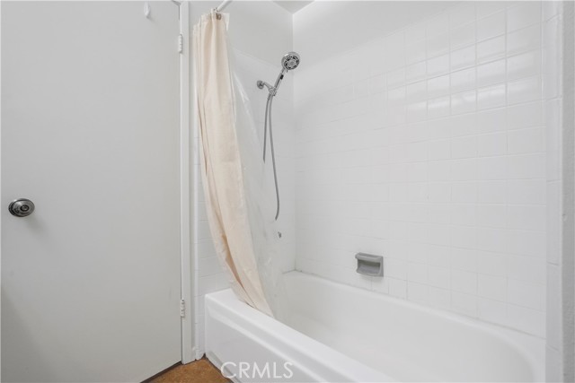 Includes a full shower/bath Includes a full shower/bath