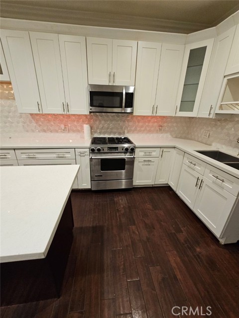 10943 Laurel Canyon Boulevard, A15 photo 5