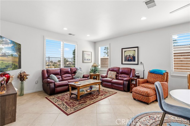 Detail Gallery Image 18 of 64 For 520 Olazabal, Hemet,  CA 92545 - 3 Beds | 3 Baths