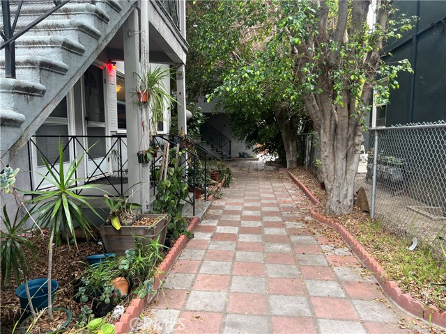 11316 Venice Boulevard, Los Angeles CA: https://media.crmls.org/medias/d774fc80-dc38-4fb7-b5cb-e1dc8bec807a.jpg